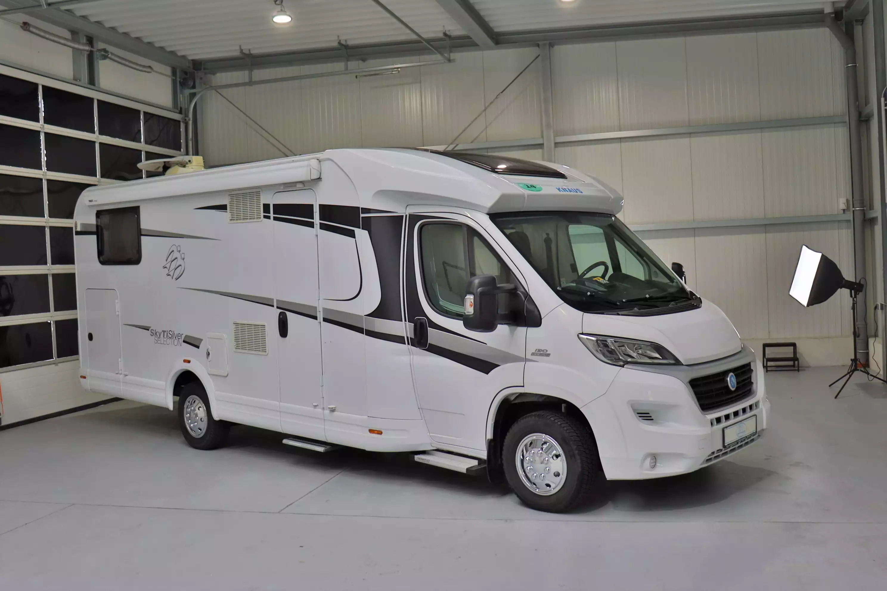 KNAUS SKY TI  700 MEG Silver Selection 